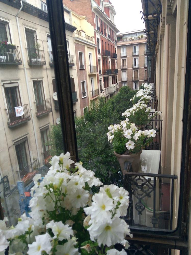 فندق مدريدفي  هوستال لاس فوينتيس المظهر الخارجي الصورة